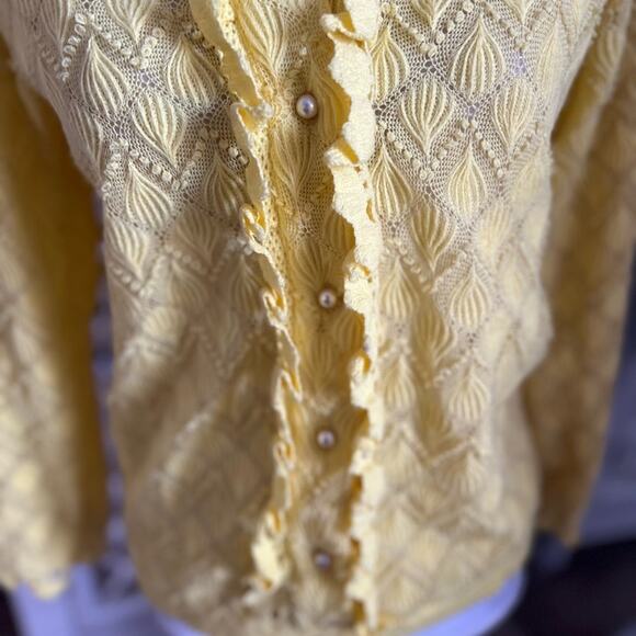 Vtg 60s pointelle scallop ruffle cardigan sweater small butter yellow - Picture 3 of 11